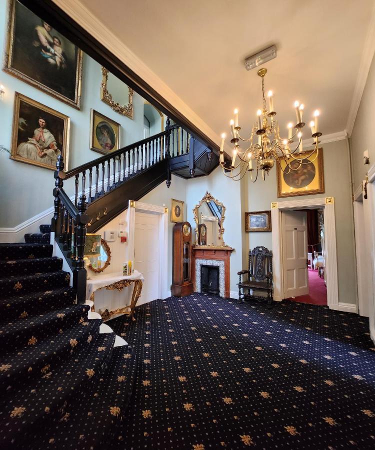Отель The Gothic Mansion Бристоль Экстерьер фото